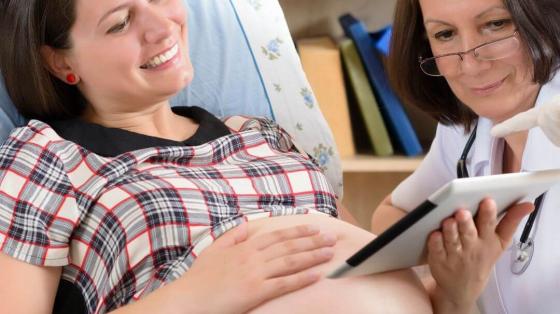 pregnant woman doctor visit